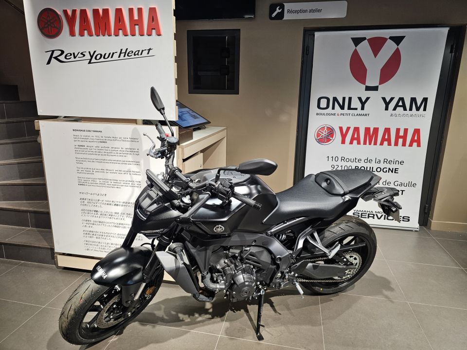 YAMAHA MT-09  Y-AMT 1