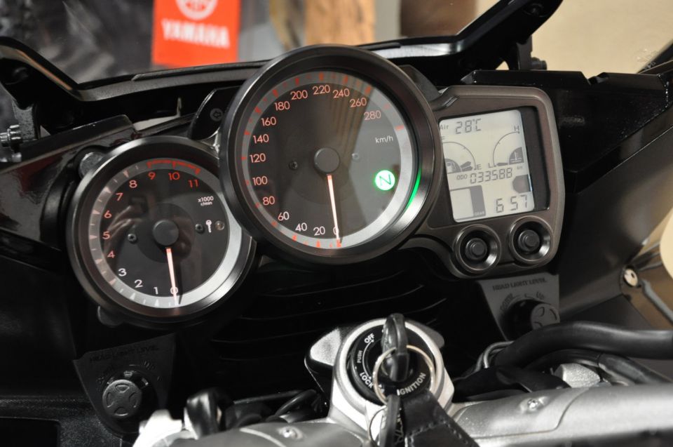 YAMAHA FJR 1300 AS 14