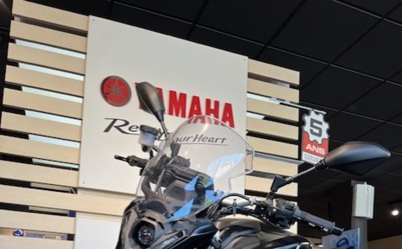 YAMAHA MT-09 6