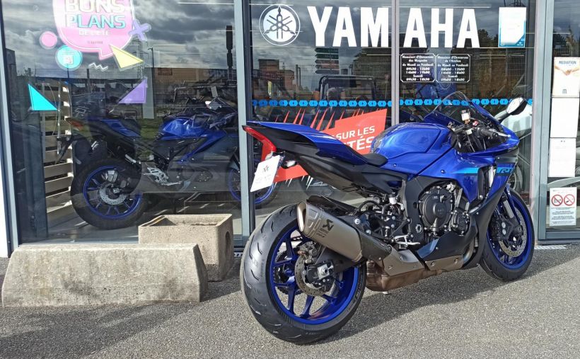 YAMAHA YZF 1000 R1 30