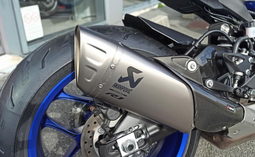 YAMAHA YZF 1000 R1 65