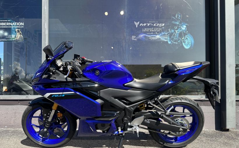 YAMAHA YZF-R3 4