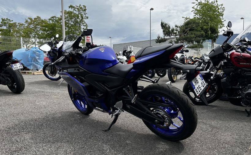 YAMAHA YZF-R3 6
