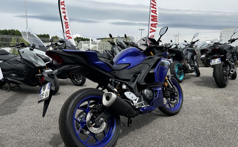 YAMAHA YZF-R3 7