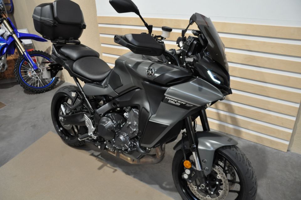 YAMAHA TRACER 9 6