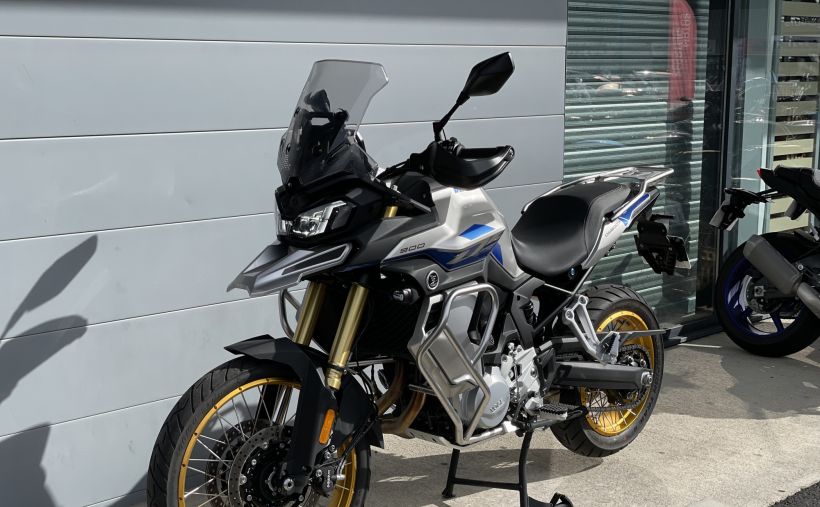 VOGE 900 DSX 4