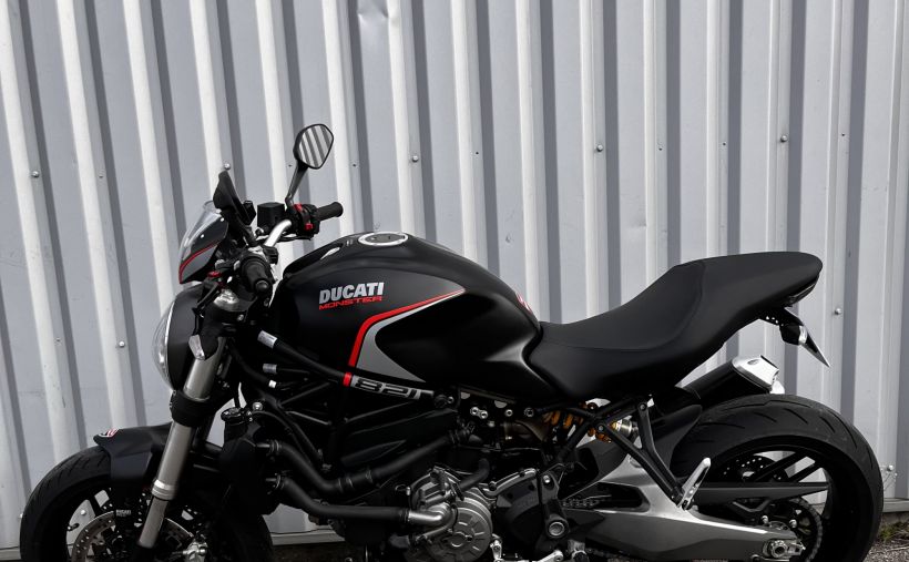 DUCATI MONSTER 821 12