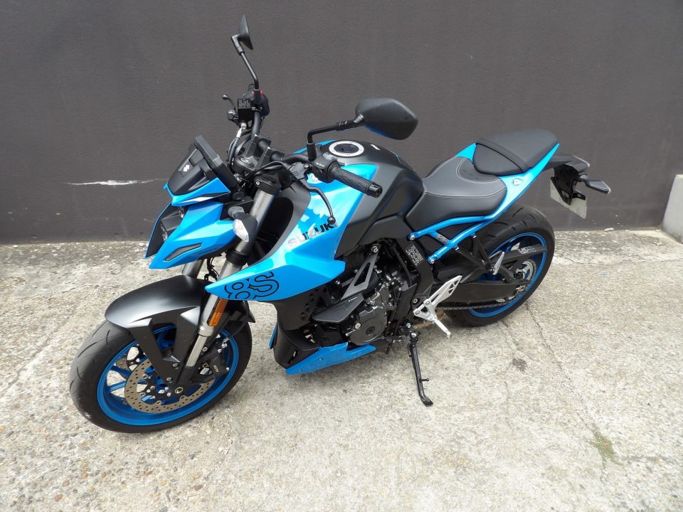 SUZUKI GSX-8S A2 4