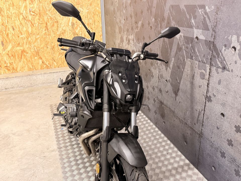 YAMAHA MT-07 9