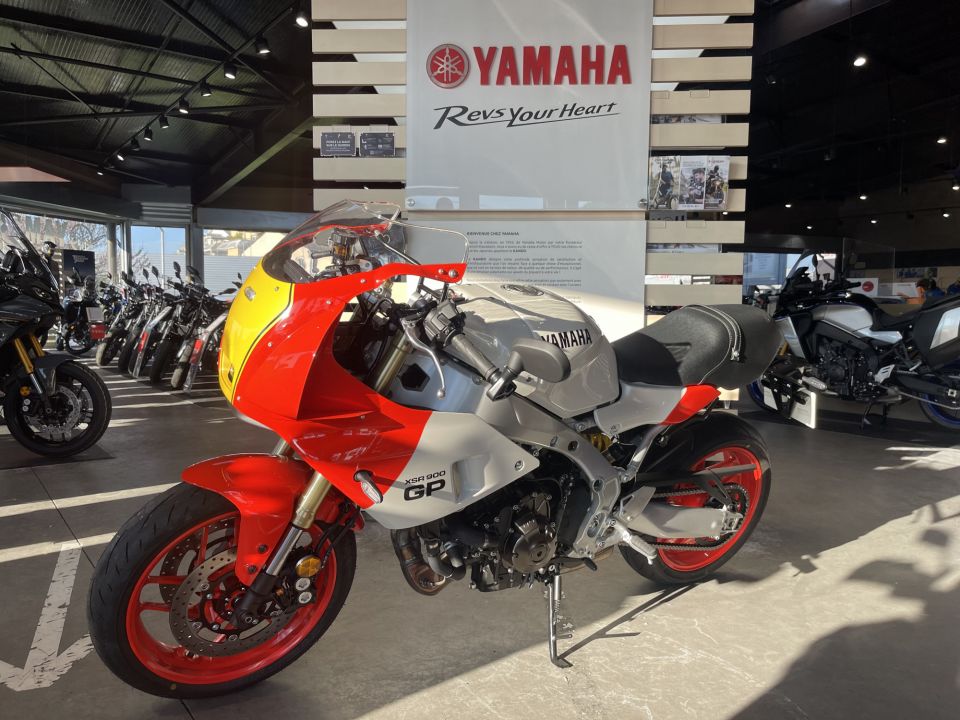 YAMAHA XSR 900 GP 0