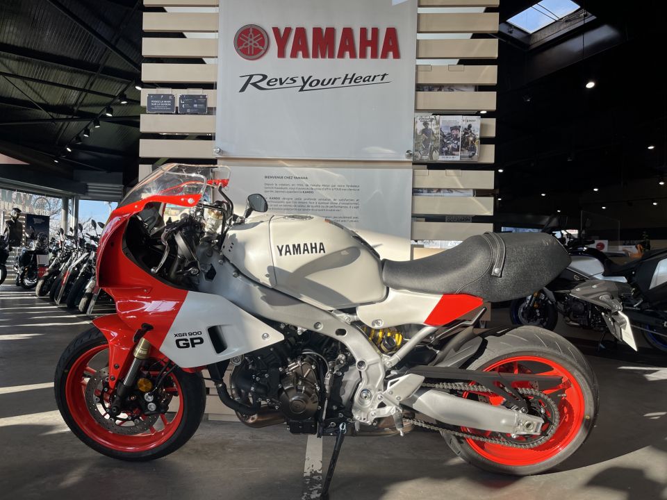 YAMAHA XSR 900 GP 2