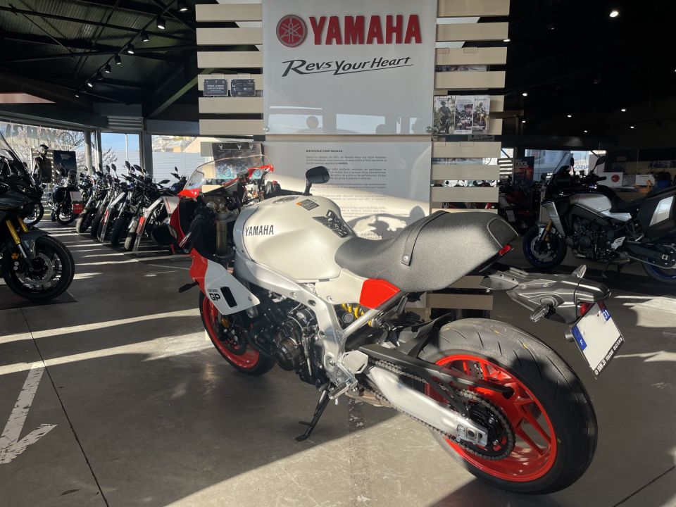 YAMAHA XSR 900 GP 3