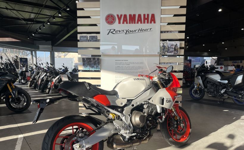 YAMAHA XSR 900 GP 6