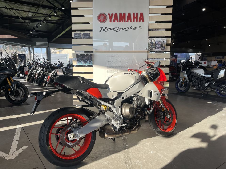 YAMAHA XSR 900 GP 6