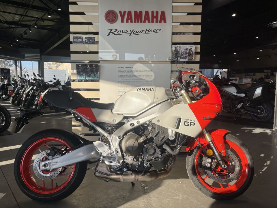 YAMAHA XSR 900 GP 7