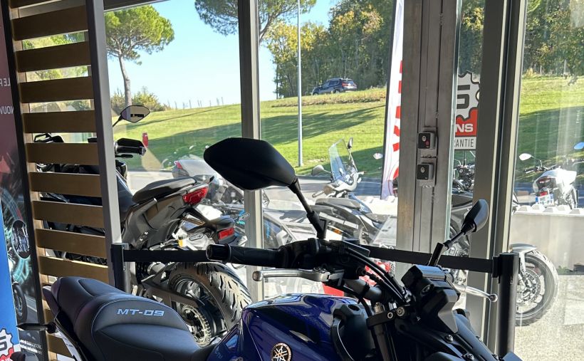 YAMAHA MT-09 1