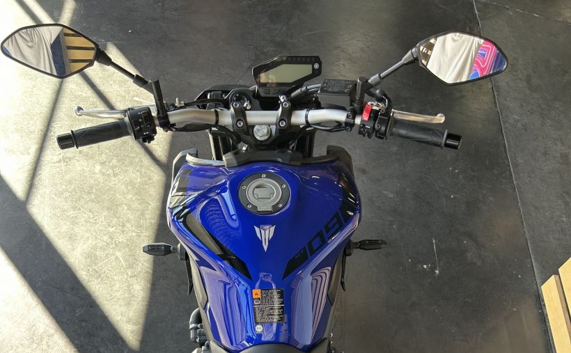 YAMAHA MT-09 4