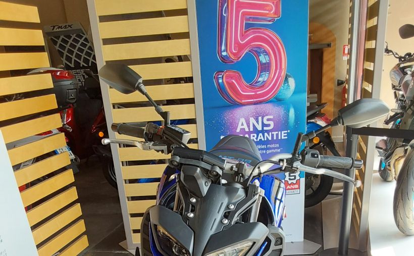 YAMAHA MT-09 1