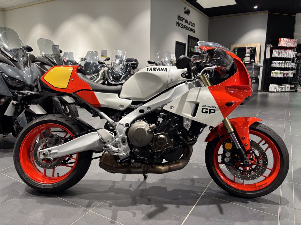 YAMAHA XSR 900 GP 5