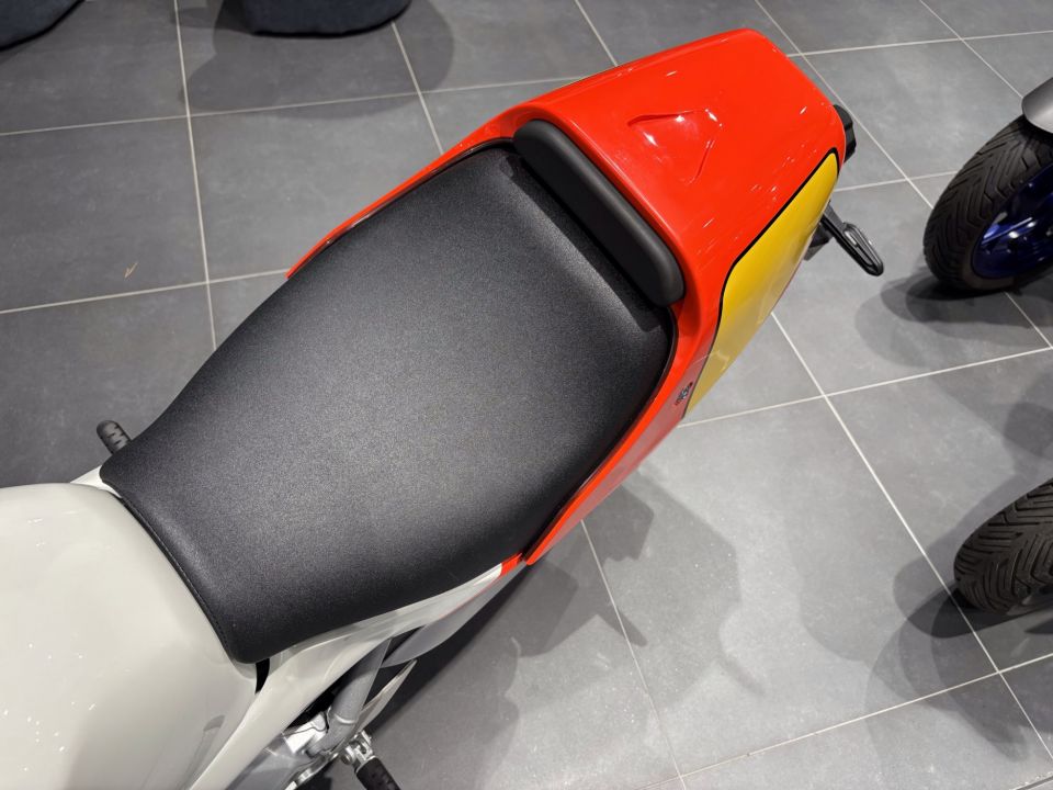 YAMAHA XSR 900 GP 15