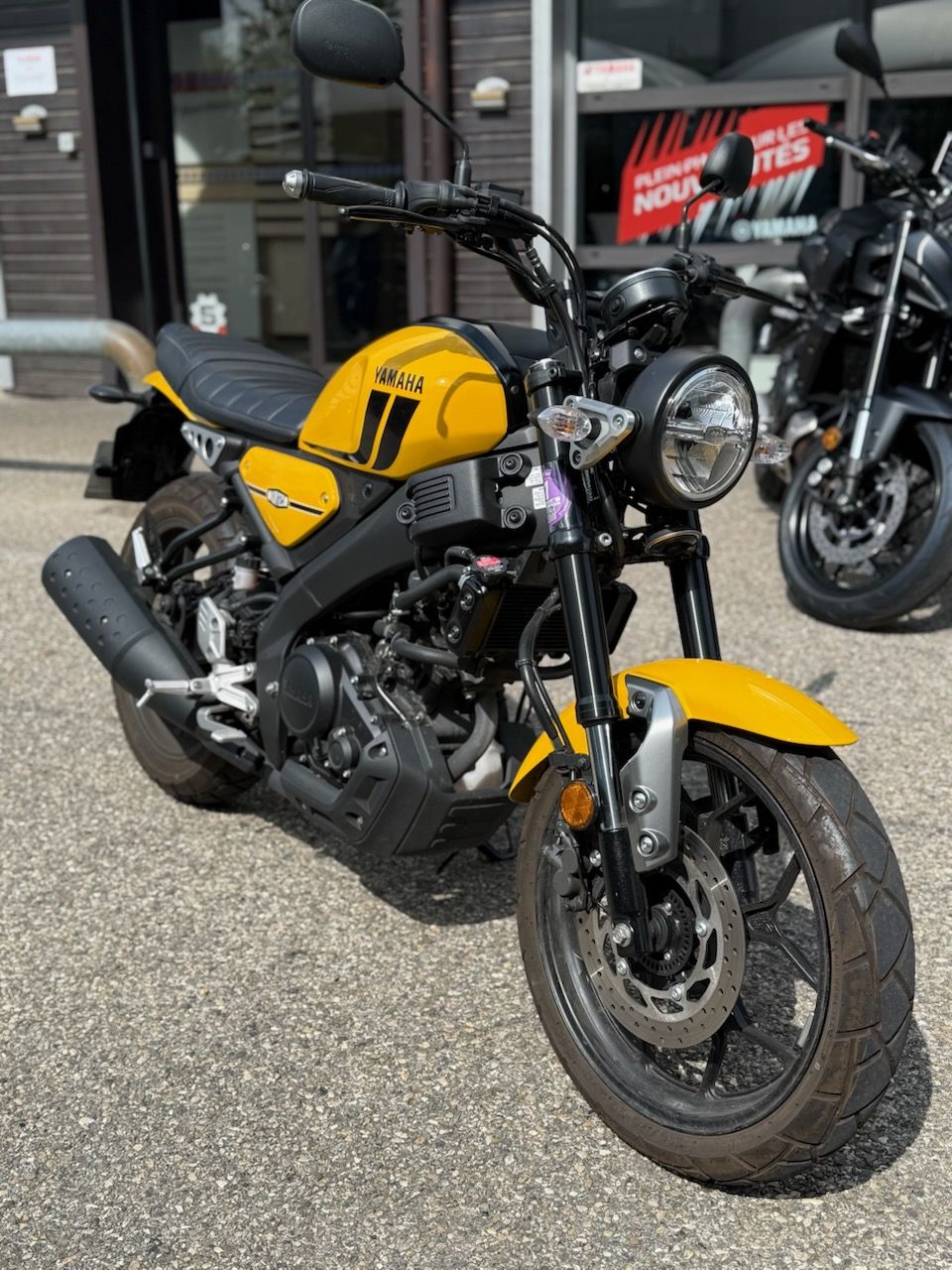 YAMAHA XSR 125 1