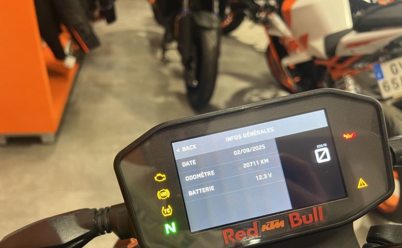 KTM 890 DUKE R 11