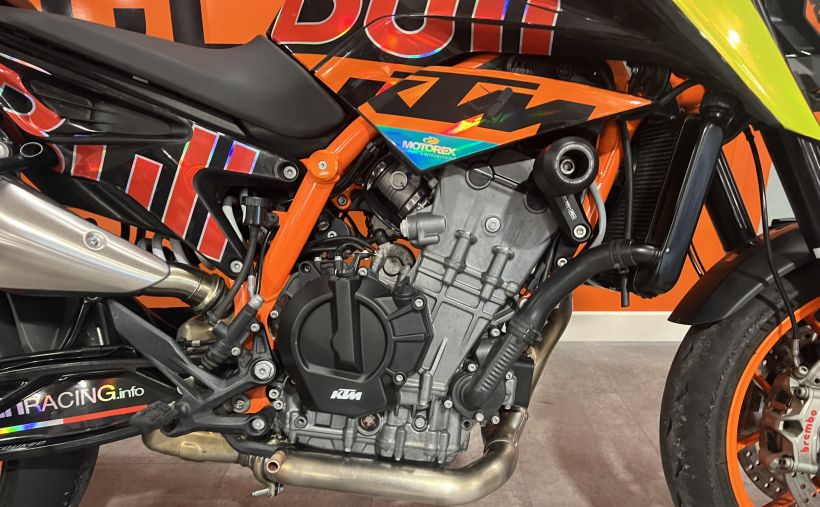KTM 890 DUKE R 9
