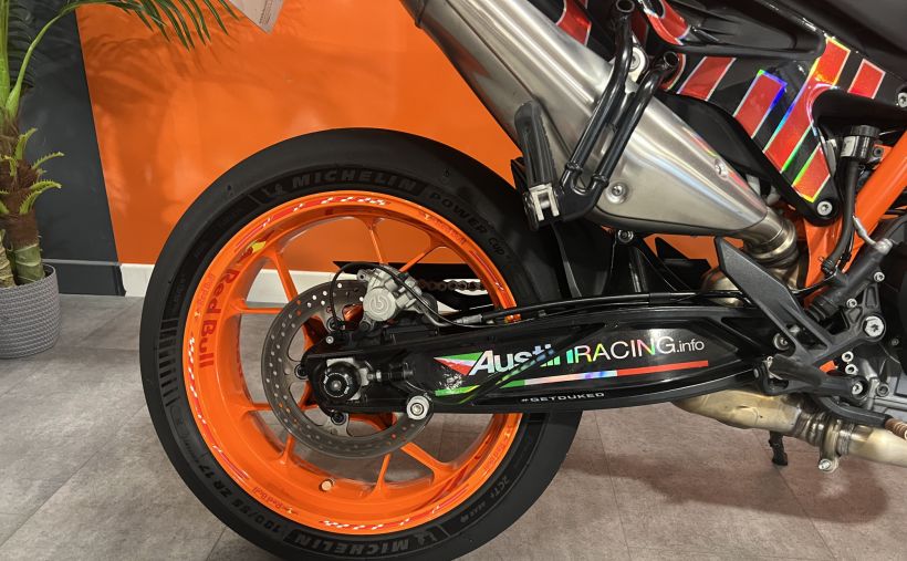 KTM 890 DUKE R 8