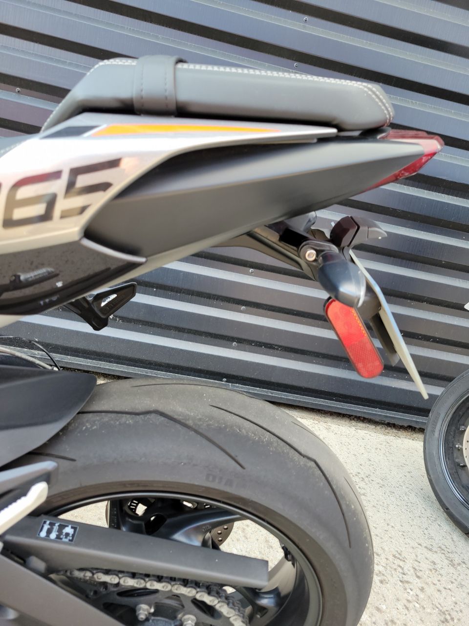 TRIUMPH STREET TRIPLE 765 RS 40