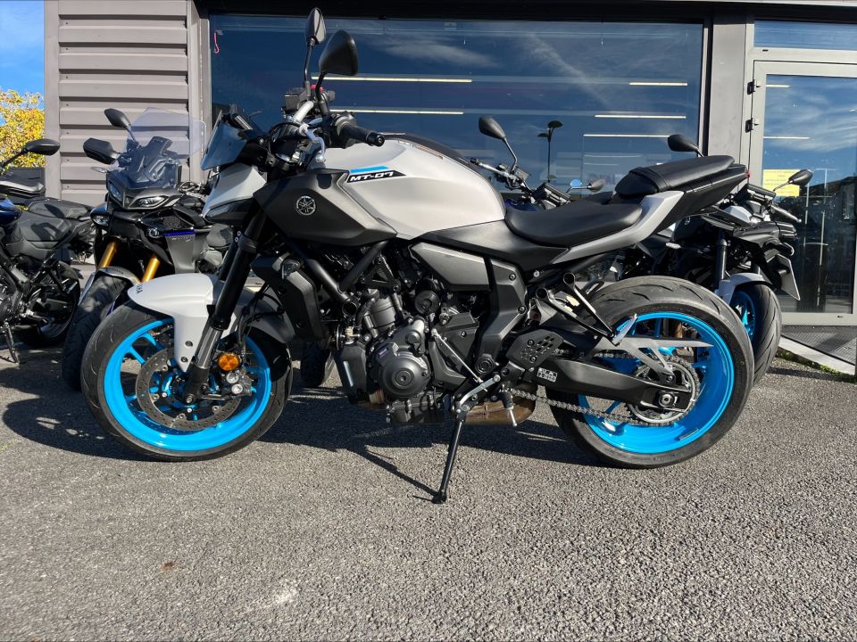 YAMAHA MT-07 1