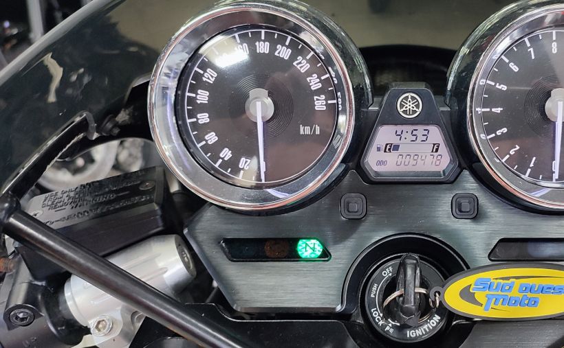 YAMAHA XJR 1300 RACER 7
