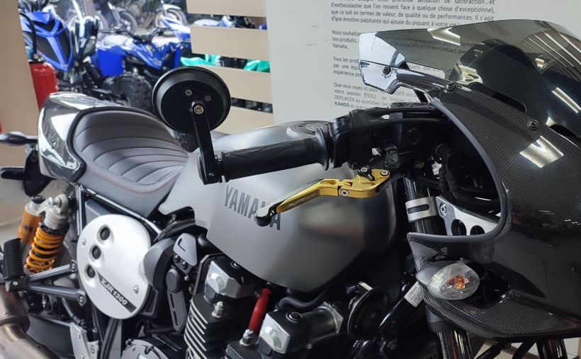 YAMAHA XJR 1300 RACER 5