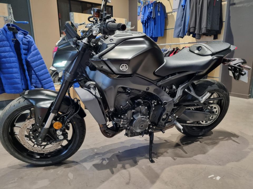 YAMAHA MT-09 0