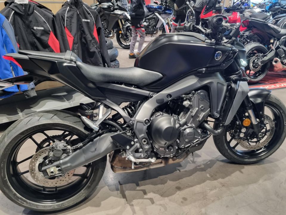 YAMAHA MT-09 1