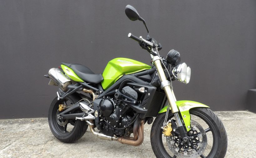 TRIUMPH STREET TRIPLE 675 2