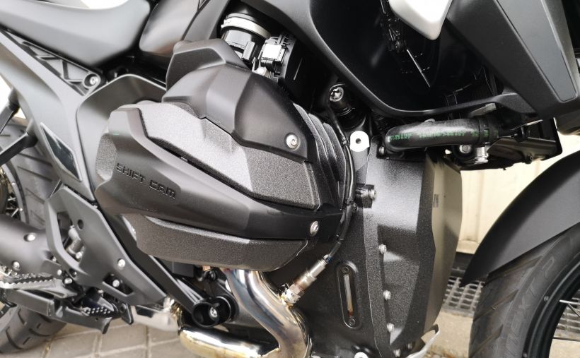 BMW R1300GS TRIPLE BLACK 8