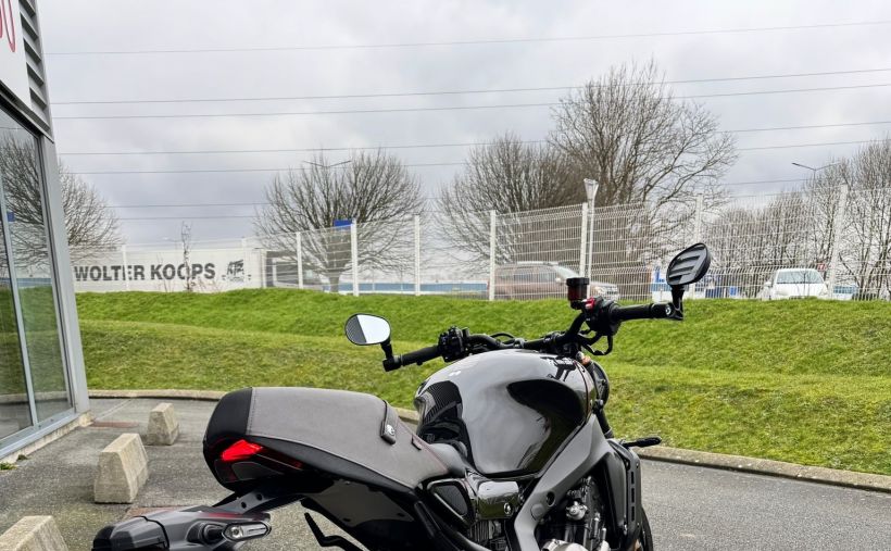 YAMAHA XSR 900 6