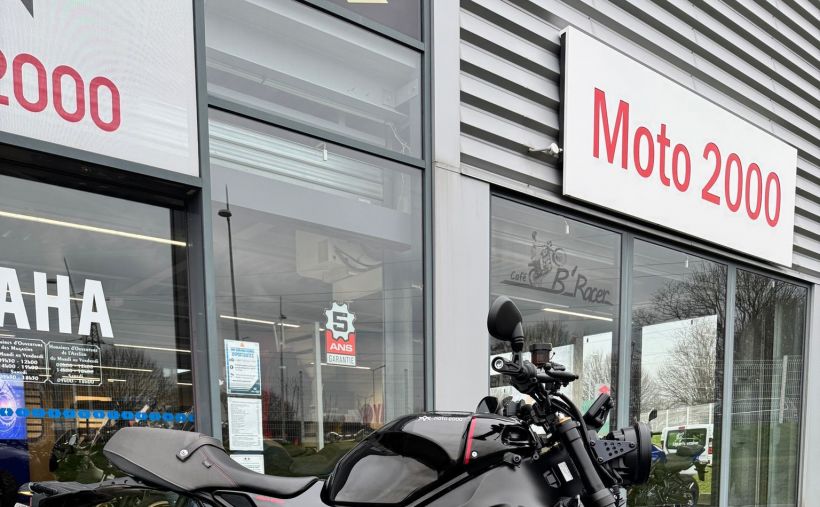 YAMAHA XSR 900 7