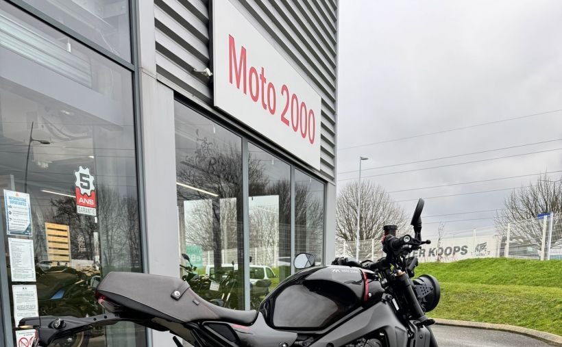 YAMAHA XSR 900 8