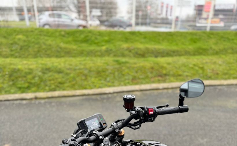 YAMAHA XSR 900 11