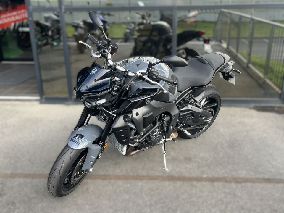 YAMAHA MT-10 2