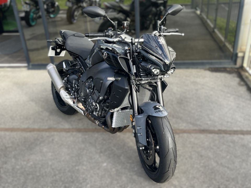 YAMAHA MT-10 3