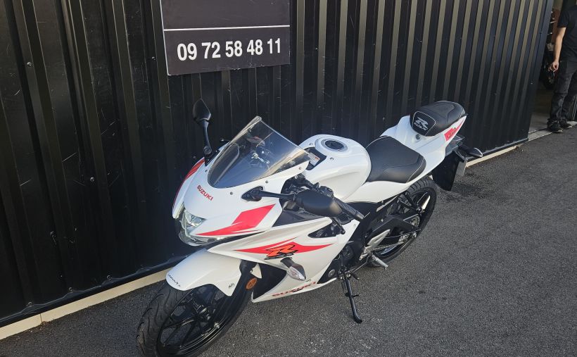 SUZUKI GSX-R 125 15