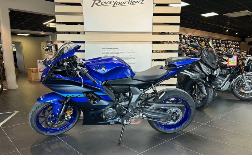 YAMAHA YZF-R7 3
