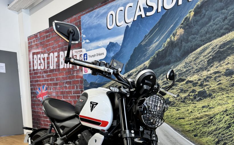 TRIUMPH TRIDENT 660 2
