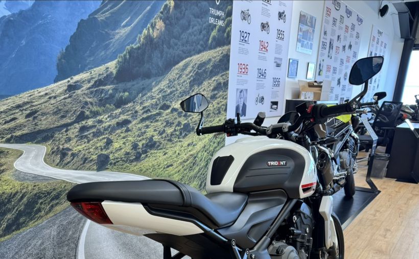 TRIUMPH TRIDENT 660 4