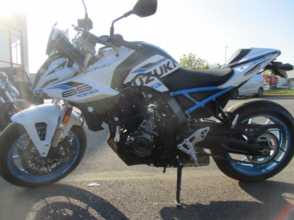 SUZUKI GSX-8S 20