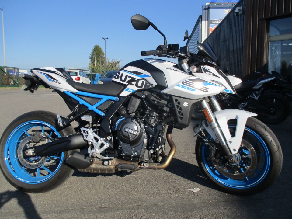 SUZUKI GSX-8S 30