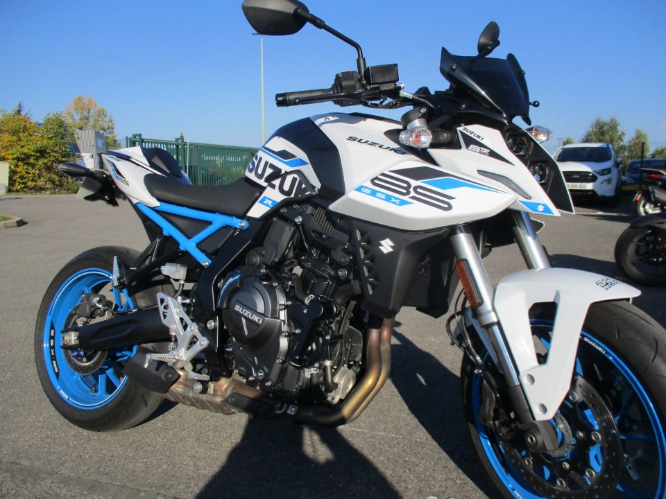 SUZUKI GSX-8S 40