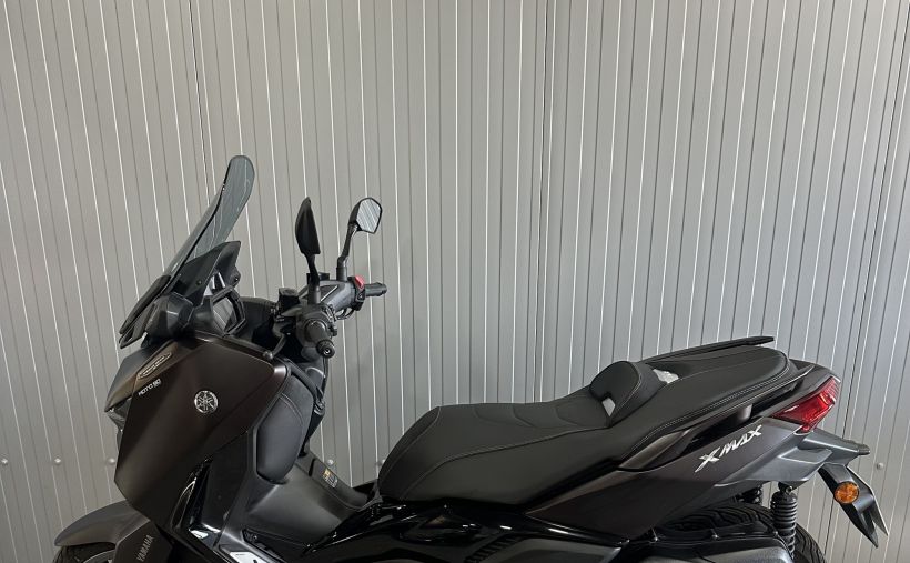 YAMAHA XMAX 300 Tech Max 9